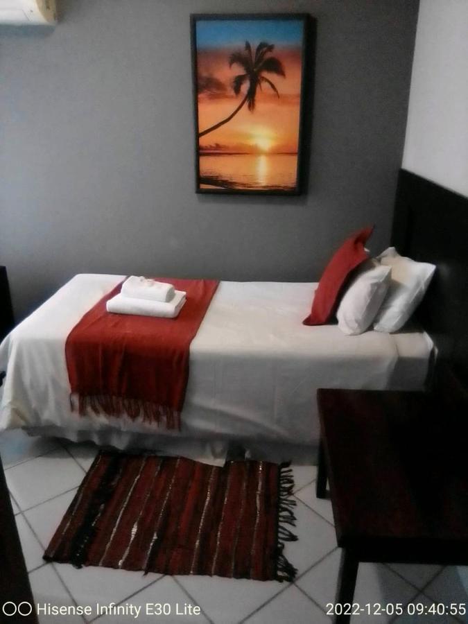 Rustenburg Guesthouse Zewnętrze zdjęcie