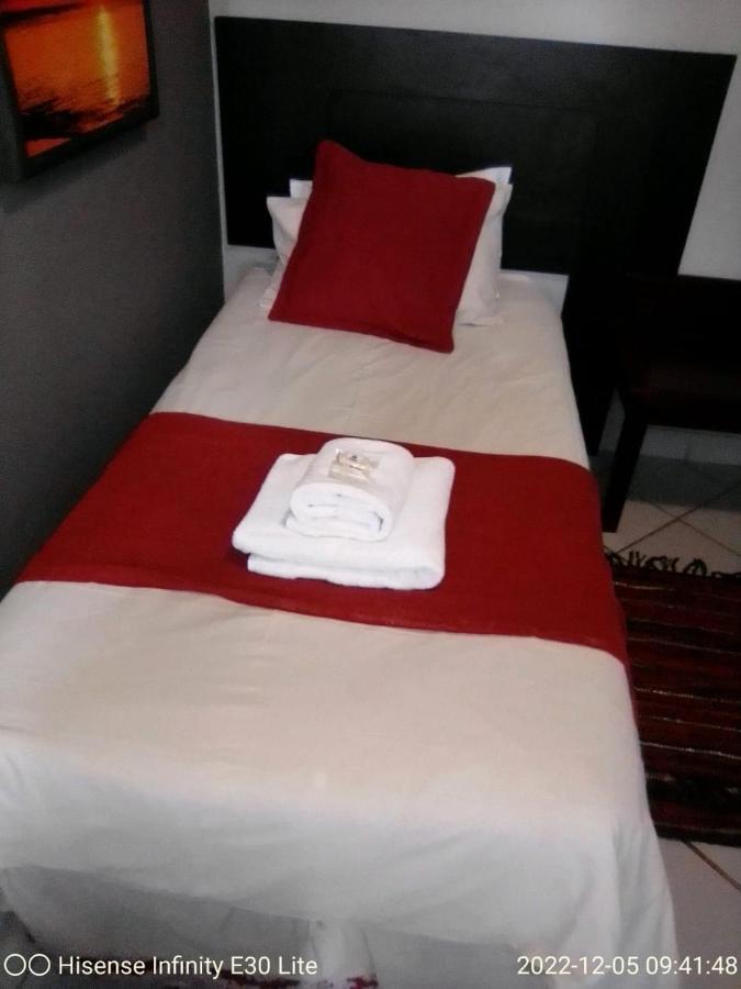 Rustenburg Guesthouse Zewnętrze zdjęcie